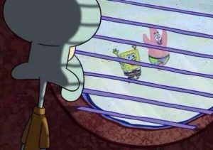 Calamardo (de la serie Bob Esponja) mirando por la ventana como otros son felices afuera
